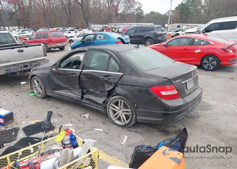 2014 Mercedes-Benz C 300 Sport 4Matic z USA, uszkodzony, nr VIN WDDGF8AB5EG217284